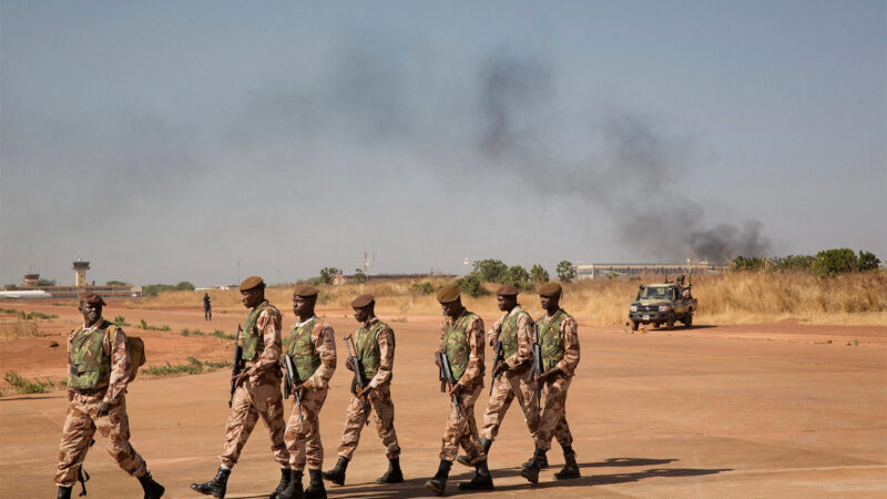 Mali: coordinated touareg and jihadist assault challenges military junta and russian allies