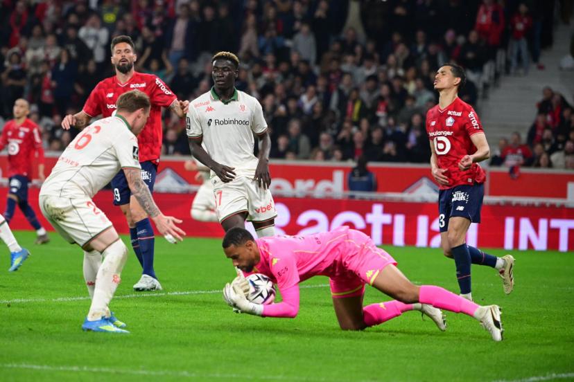 Yehvann Diouf playing in goal for Nice against Lille