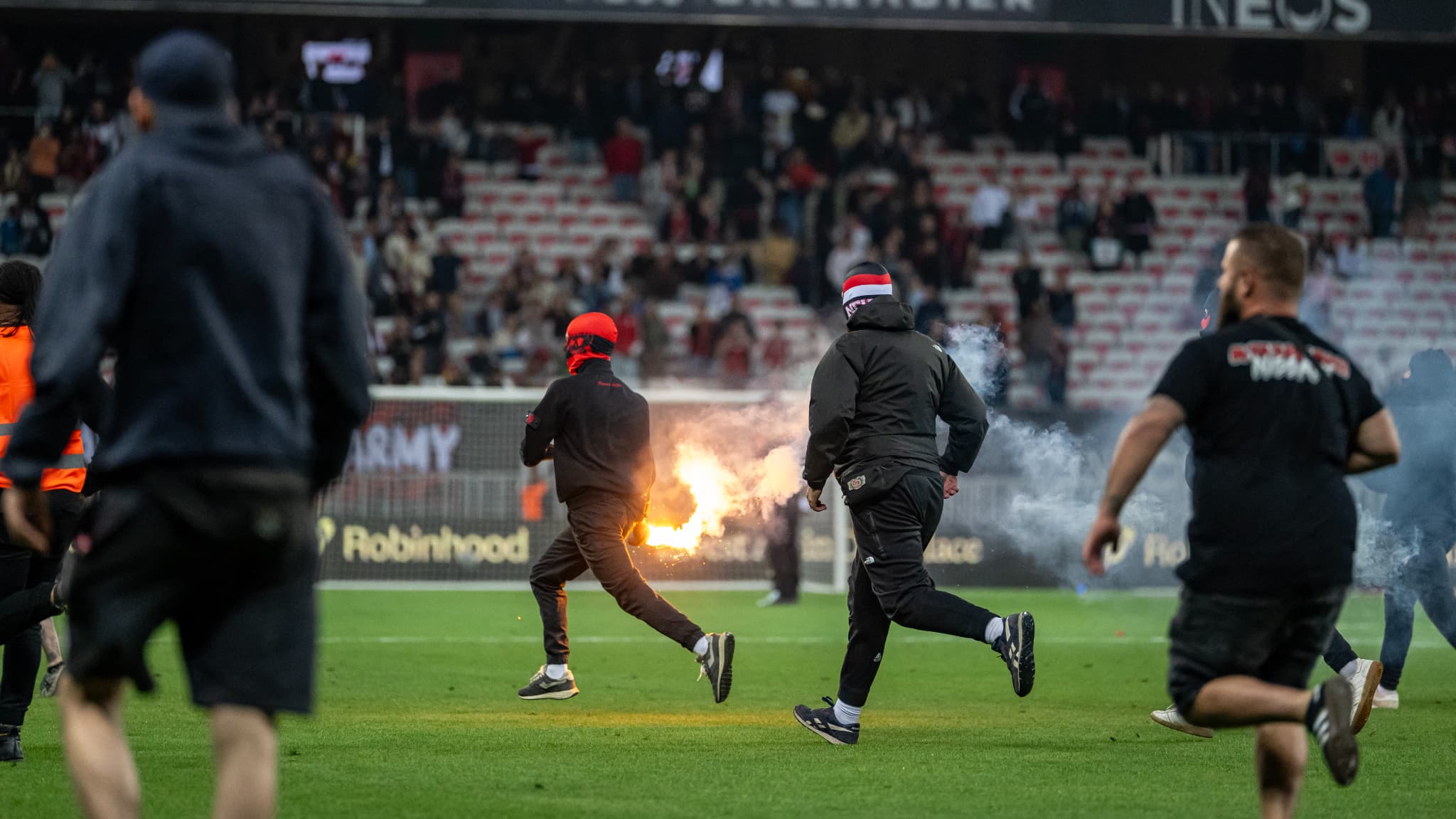 Ligue 1 sanctions confirmed for ogc nice as nice faces saint-etienne playoff behind closed doors