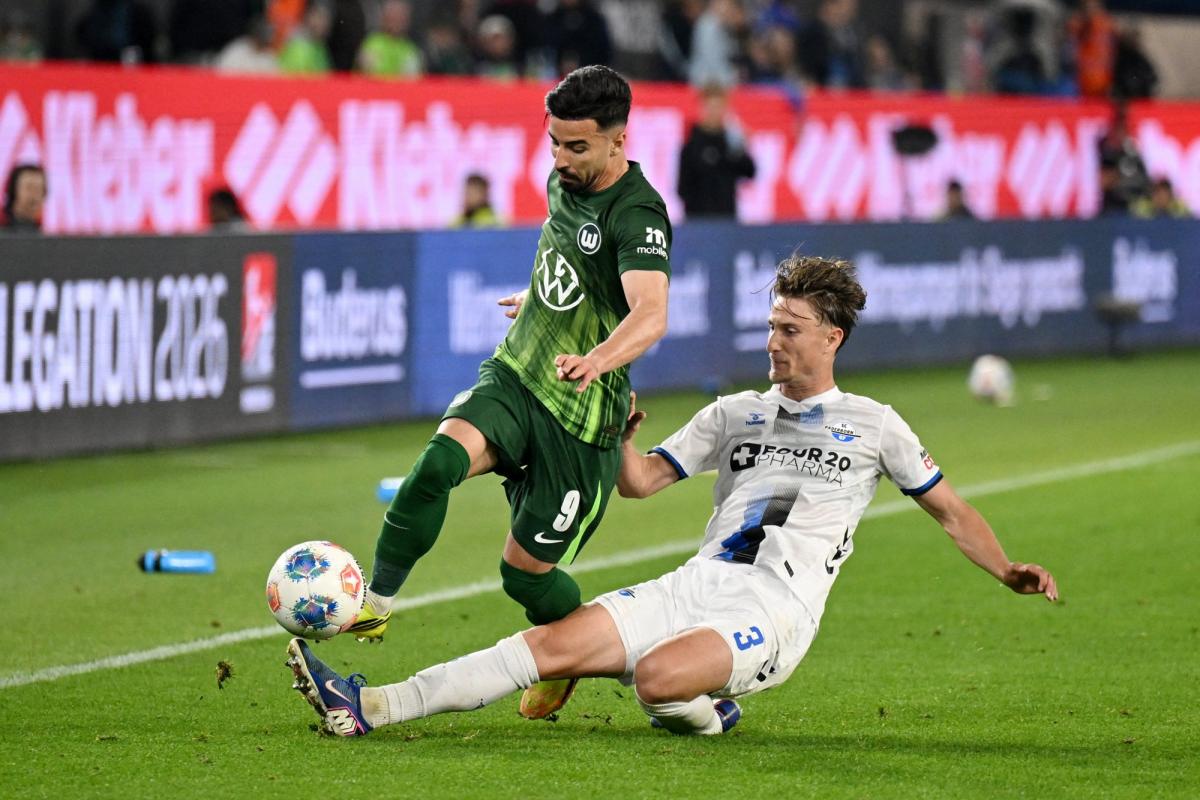 Wolfsburg and paderborn battle ends in stalemate in promotion playoff first leg