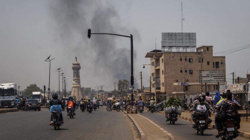 Mali blocus of Bamako threatens civilians and violates humanitarian law
