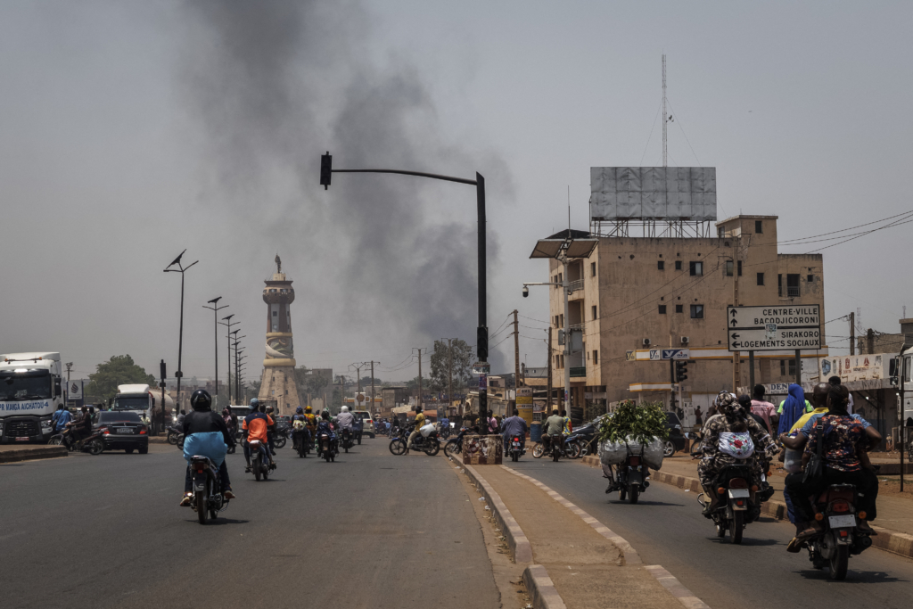 Mali blocus of Bamako threatens civilians and violates humanitarian law