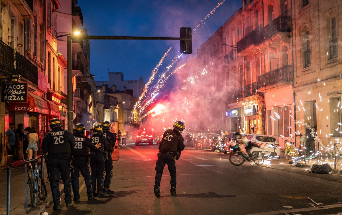 Violent clashes erupt in bordeaux after psg champions league win