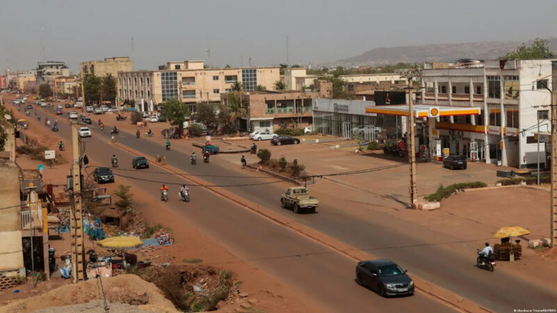 Jnihadists in Mali block roads to Bamako, amnesty warns of humanitarian crisis