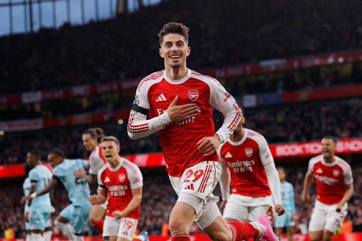 Arsenal players celebrate english premier league title in viral video