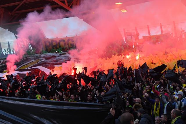 French league 1 match Nantes-Toulouse halted after pitch invasion and smoke bombs