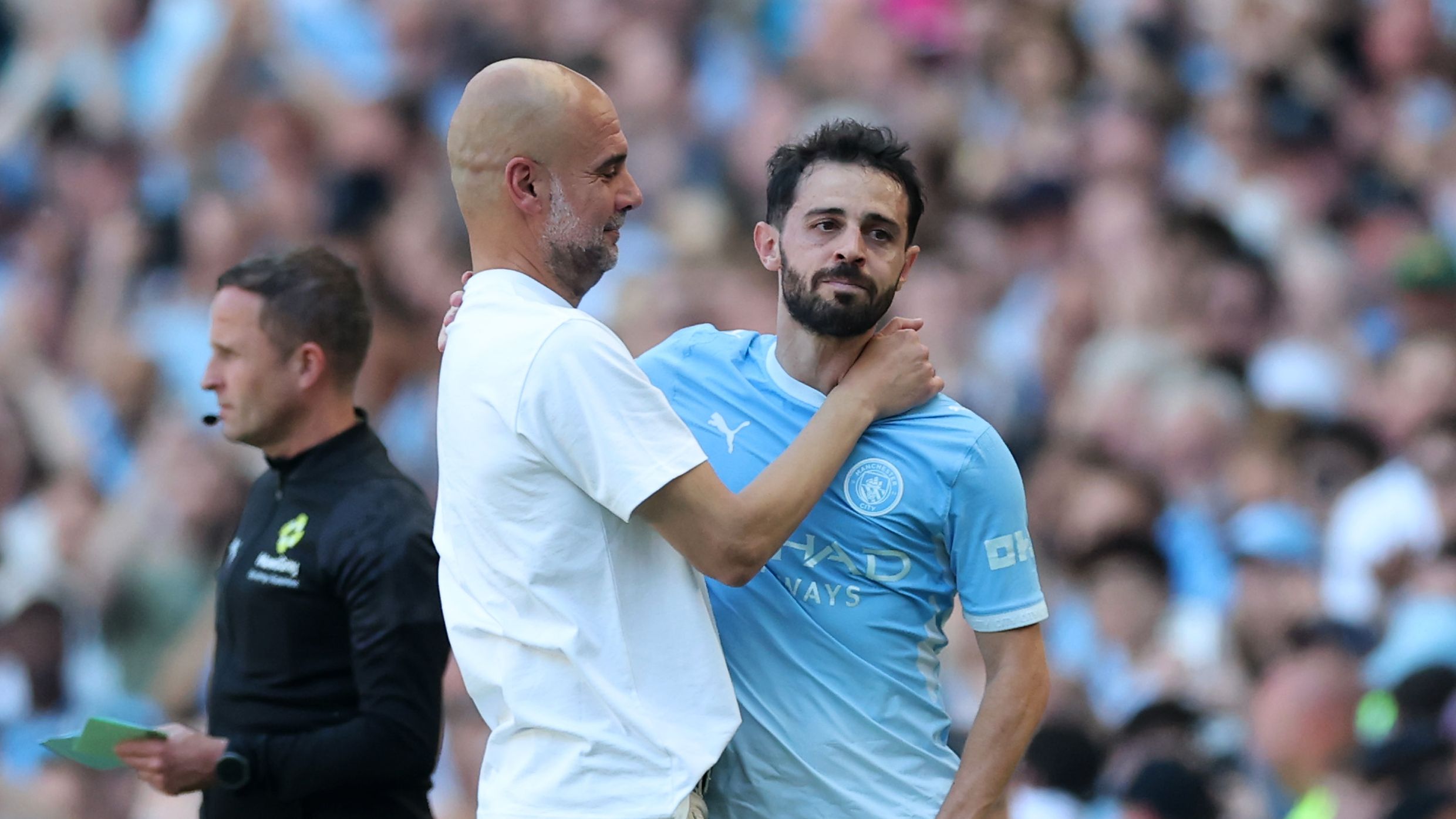 Wayne Rooney slams honour guard for departing Manchester City stars