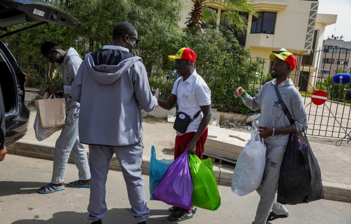 First Senegalese fans return home after detention in Morocco