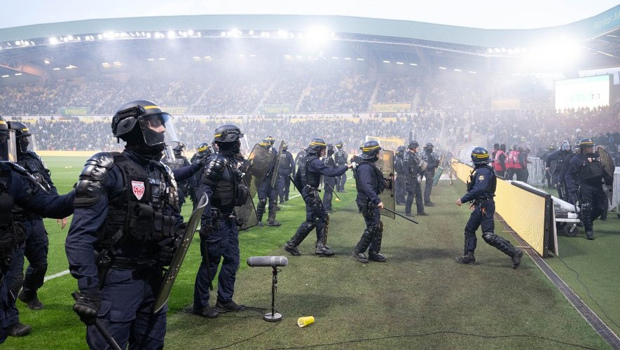 Heavy police presence at Stade de la Beaujoire amid fears of crowd trouble