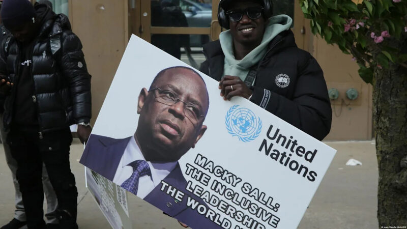 Sénégal : polémique autour de la rencontre entre Bassirou Diomaye Faye et Macky Sall