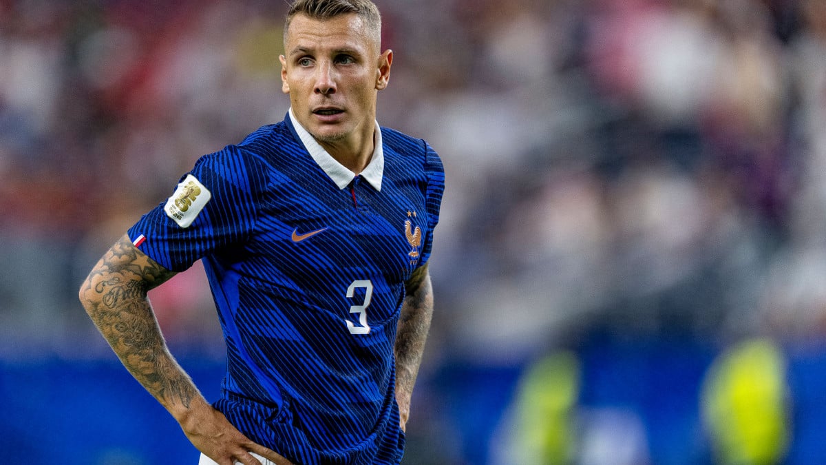 Lucas-digne-to-psg-pression-sous-le-maillot-parisien