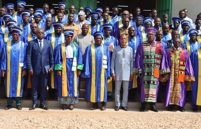 Togo   : 107 enseignants