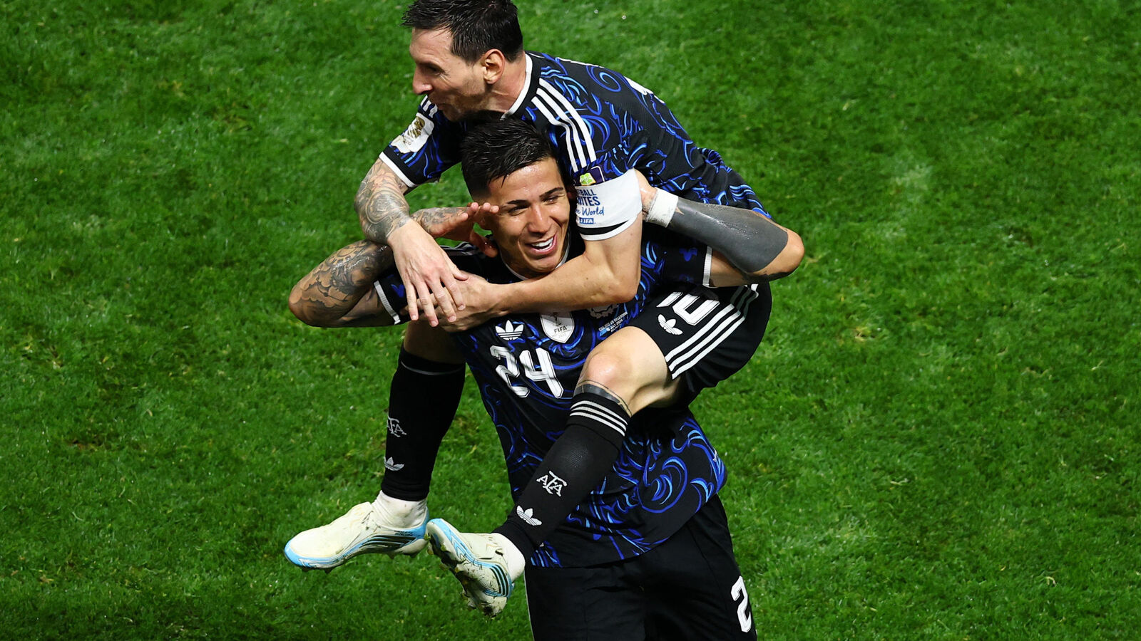 Argentina edge England to reach World Cup final