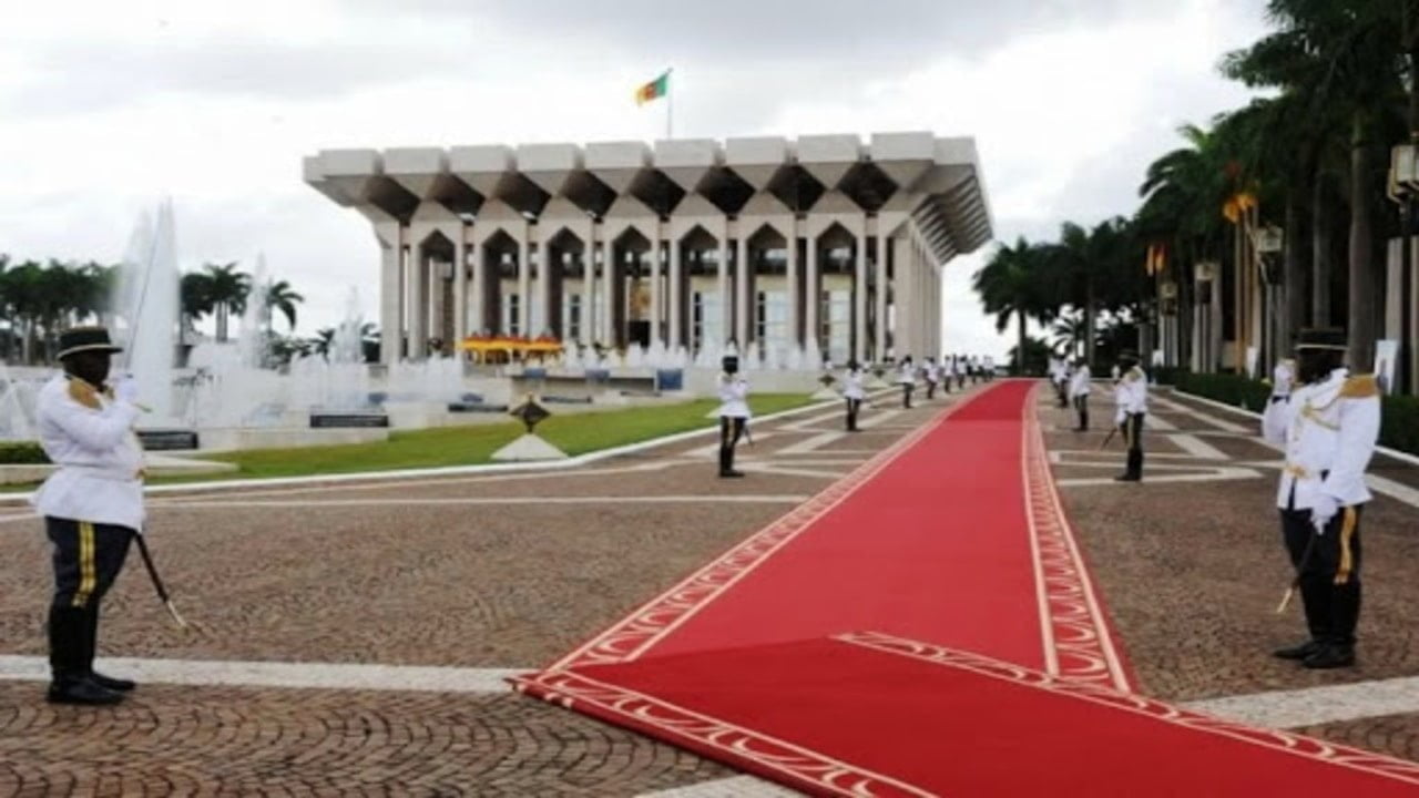 Cameroun : la situation politique tendue après le long absence du president