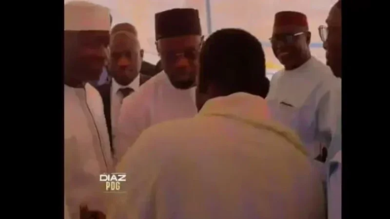 Ousmane Sonko Pays ses Déserts à Ouakam pour Condoléances de la Famille du Jaraaf Papa Youssou Ndoye