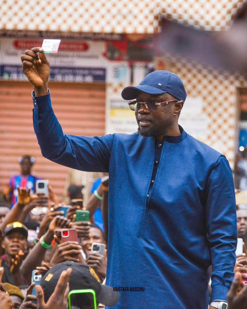 Triumphant walk through suburbs: Ousmane Sonko’s unshaken popularity in Senegal