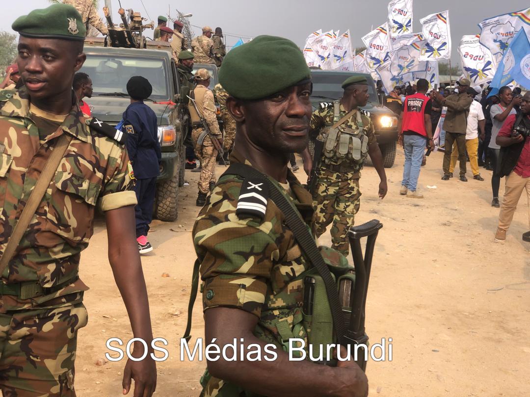 Burundian soldiers securing convoy routes in sud-kivu