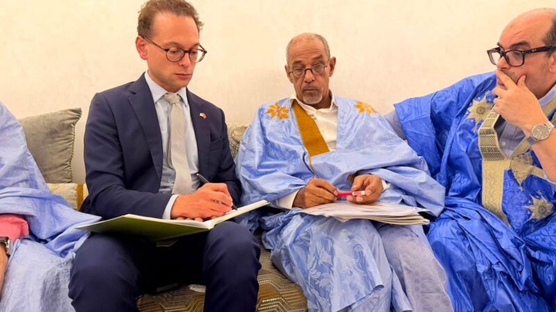 Us diplomat meets sahrawi peace advocates in el aaiún to discuss western Sahara