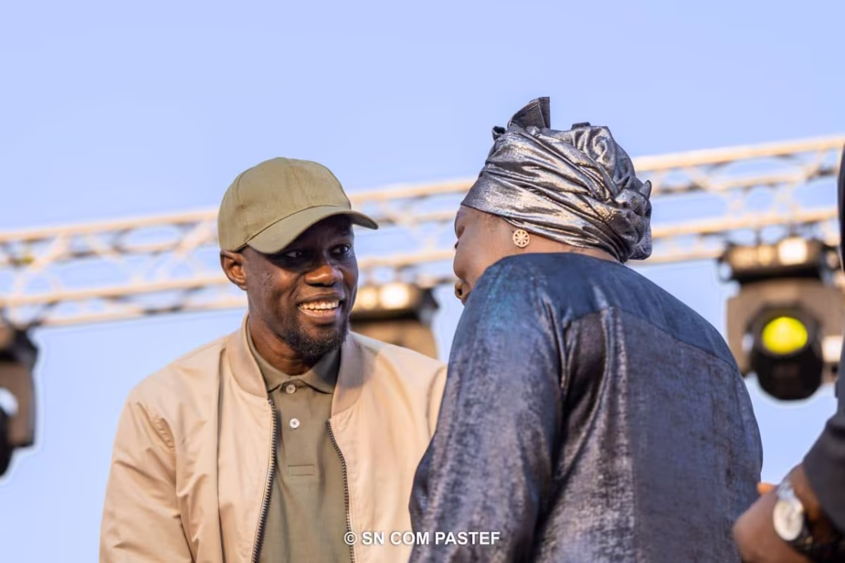 Aminata Touré addresses a political rally in Mékhé Village