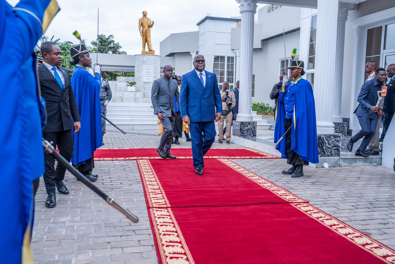 Félix-Antoine Tshisekedi and Brice Clotaire Oligui Nguema at Libreville airport