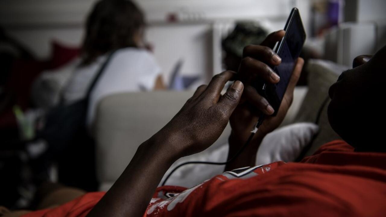 Inside Cameroon’s customs overhaul on imported phones: the mechanics driving a revenue surge