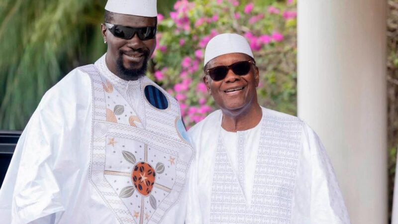 Mamadi Doumbouya de retour à Conakry après une visite d’État en Côte d’Ivoire